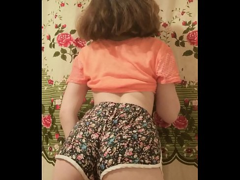 ❤️ سیکسی نوجوان بیب کیمرے پر اپنی شارٹس اتار رہی ہے۔ ❤️  مقعد ویڈیو پر ur.hentaibar.ru ﹏